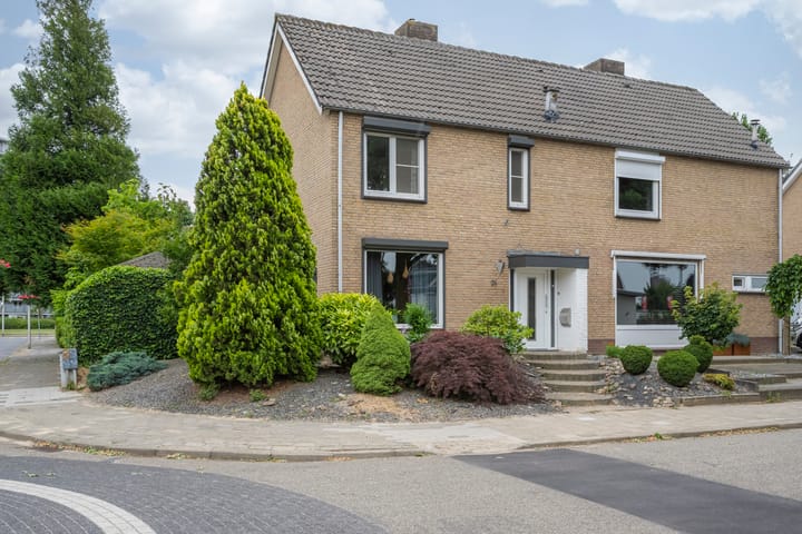 Leon Biessenstraat 24 in Heerlen foto