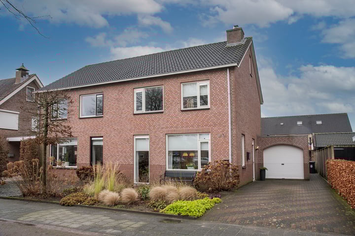 Lepelaar 8 in Rijssen foto