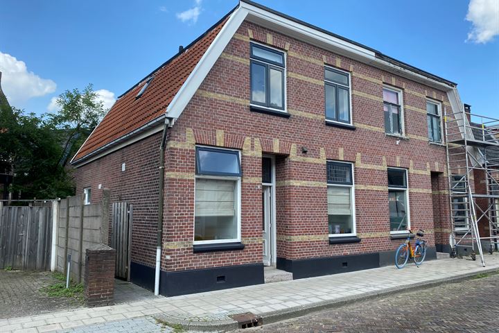 Leusveenweg 3 in Hengelo foto
