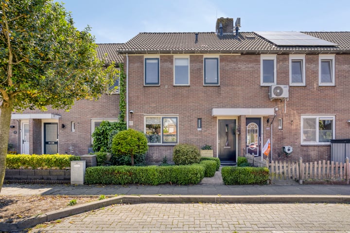 Leuvenstraat 12 in Oosterland foto