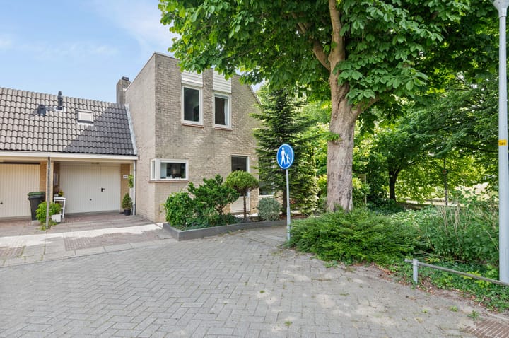 Liesbos 106 in Hoofddorp foto