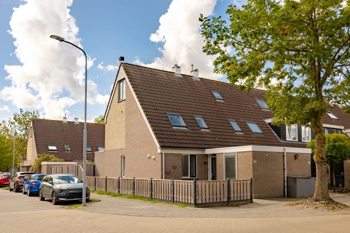 Liesbos 142 in Hoofddorp foto