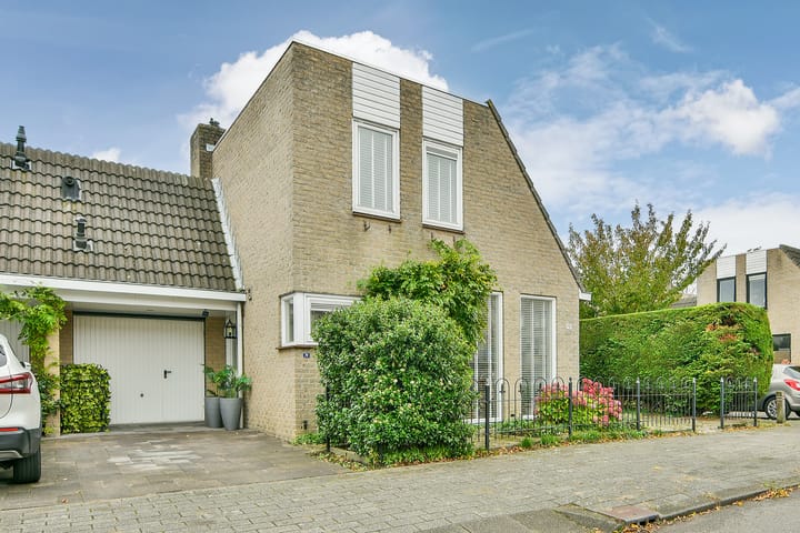 Liesbos 70 in Hoofddorp foto