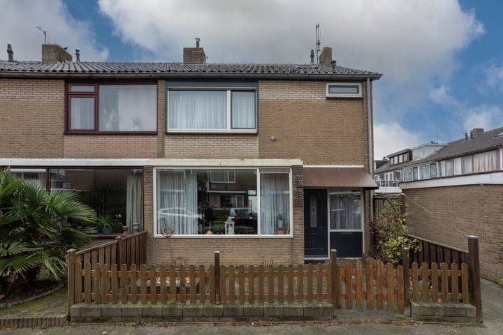 Lijsterbeslaan 14 in Rozenburg foto