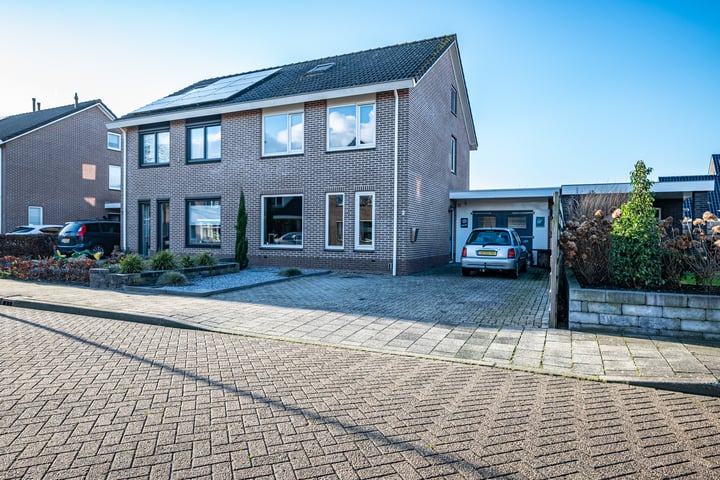 Lijsterbeslaan 2 in Rouveen foto