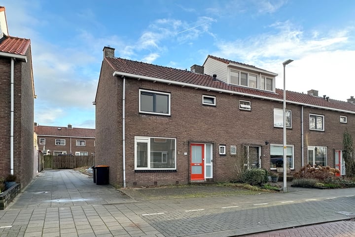 Lijsterbesstraat 11 in Waddinxveen foto
