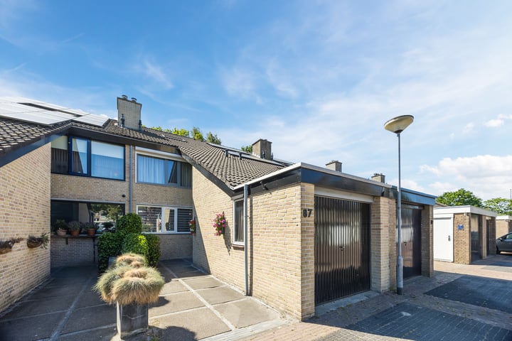 Lijsterhof 87 in Made