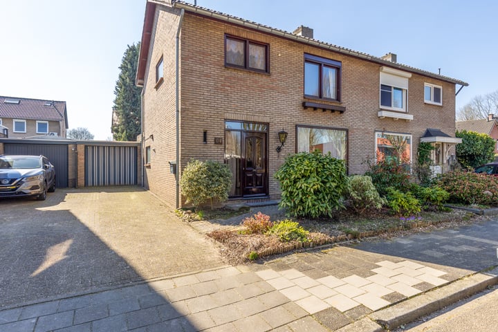 Limbrichterweg 64 in Sittard foto