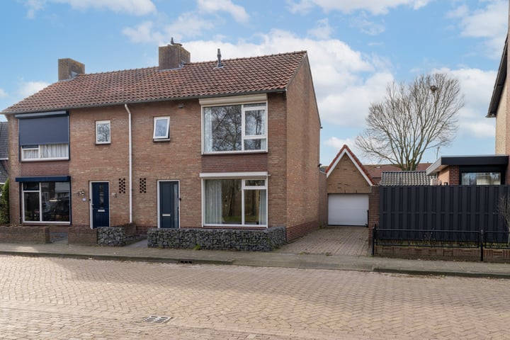 Lindenheuvel 10 in Waspik foto