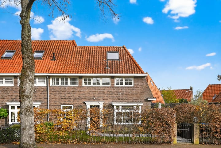 Lindenlaan 137 in Huizen foto