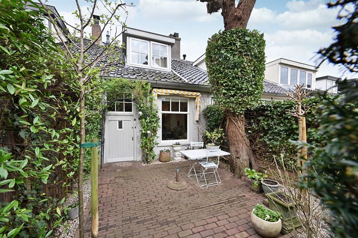 Lindenlaan 15 in Huizen foto