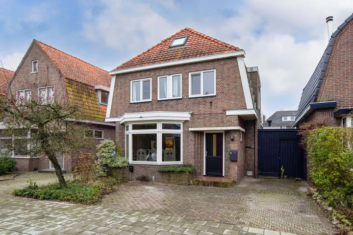 Lindenlaan 15 in Heerenveen foto