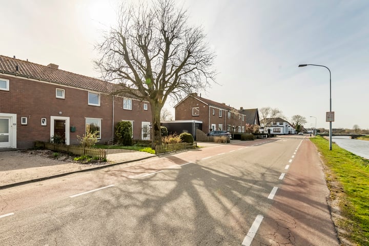 Lingedijk 35 in Wadenoijen foto