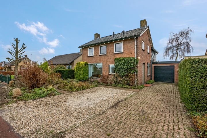 Lingedijk 79 in Wadenoijen foto