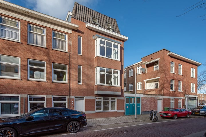 Linnaeusstraat 1 in 's-Gravenhage foto