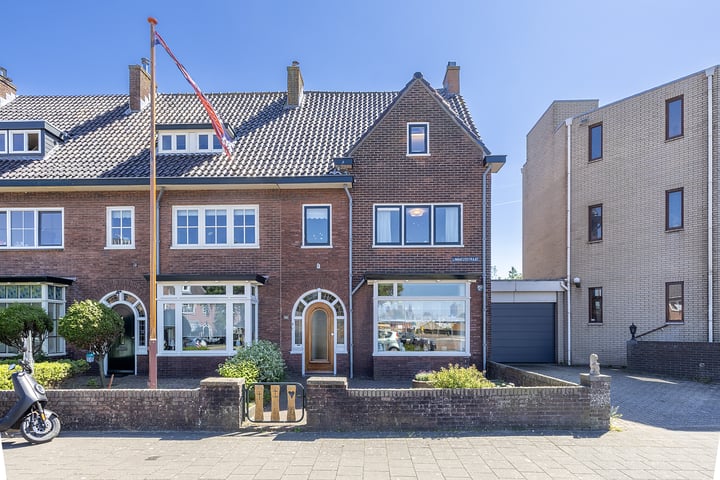 Linnaeusstraat 2 in IJmuiden foto