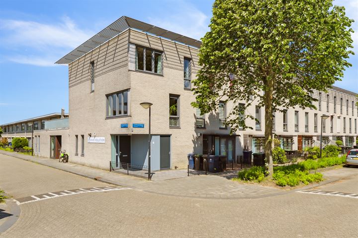 Lofotenweg 1 in Almere foto