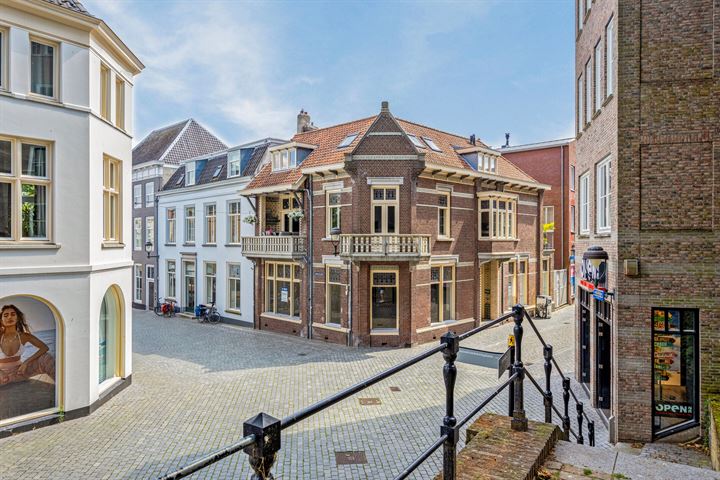 Lombardenstraat 16 in Bergen op Zoom foto