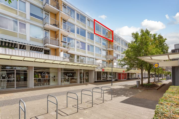 Lorentzplein 16 in Badhoevedorp