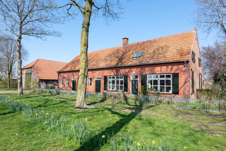 Loveren 38 in Baarle-Nassau foto