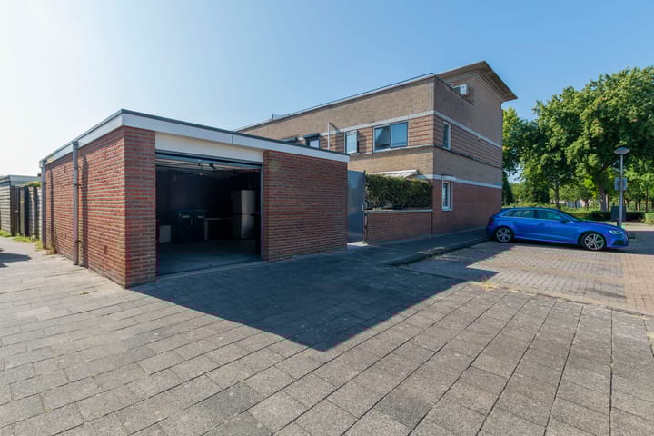 Lucretia van Merkenstraat 1 in Spijkenisse