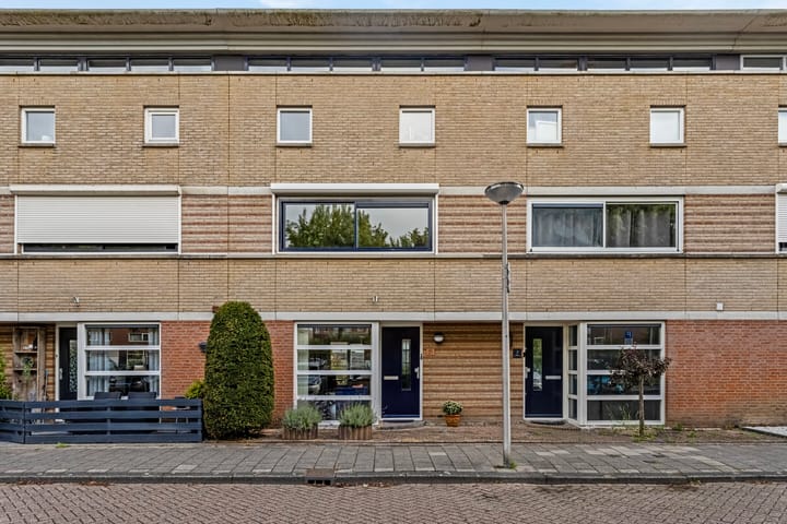 Lucretia van Merkenstraat 29 in Spijkenisse foto