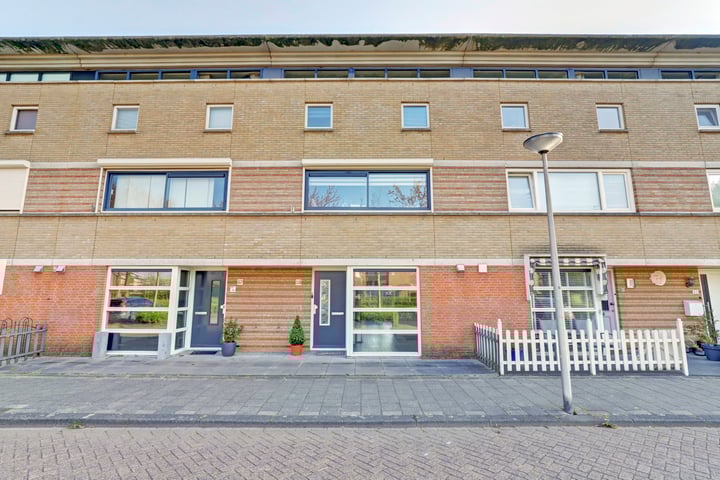Lucretia van Merkenstraat 59 in Spijkenisse foto