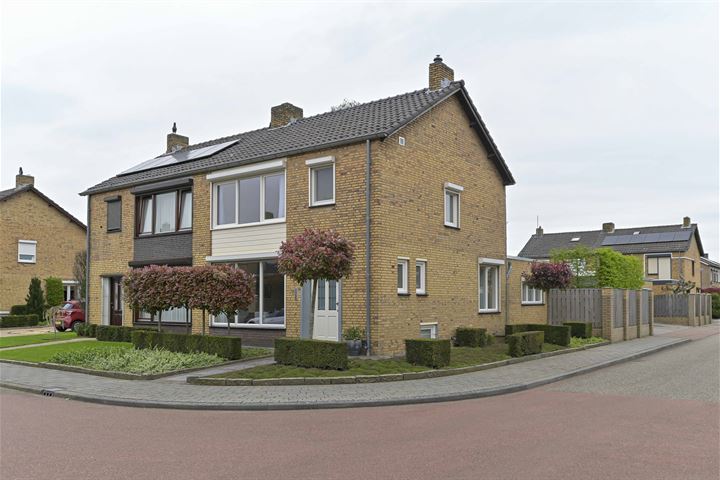 Luiksestraat 2 in Thorn foto