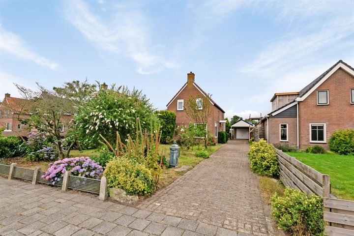 Lycklamaweg 99 in Wolvega foto