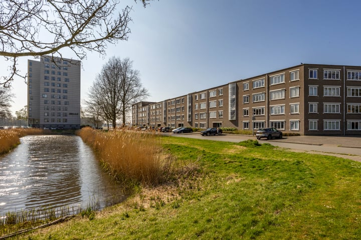 M.K. Gandhiplein 124 in Groningen foto