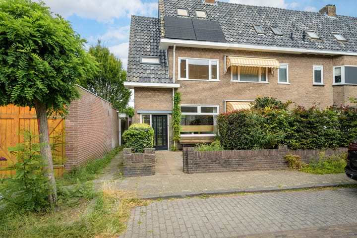 Maanstraat 1 in Breda foto