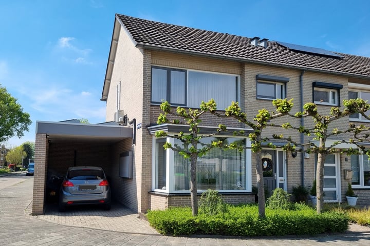 Maanvisstraat 1 in Helmond