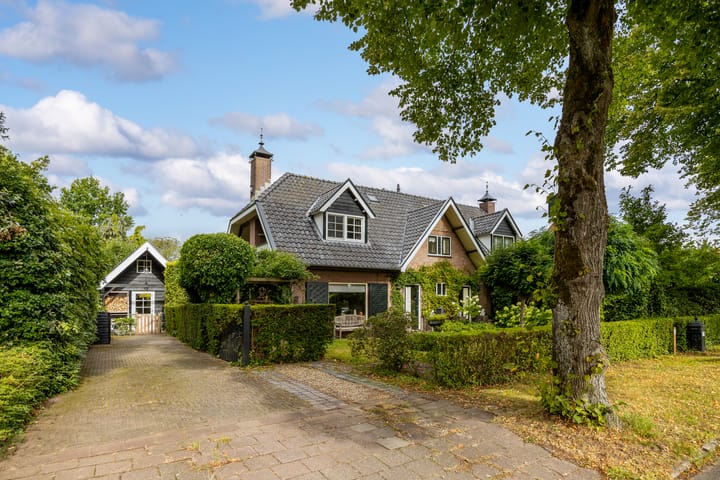 Maanweg 3 in Leusden foto