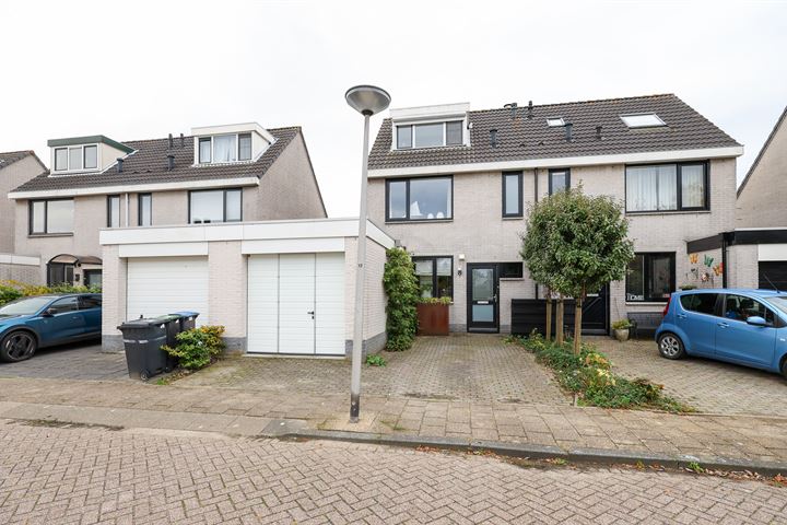 Maarten Trompstraat 37 in Hellevoetsluis foto