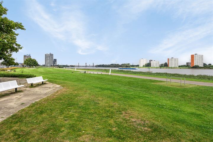 Maasboulevard 136 in Spijkenisse foto