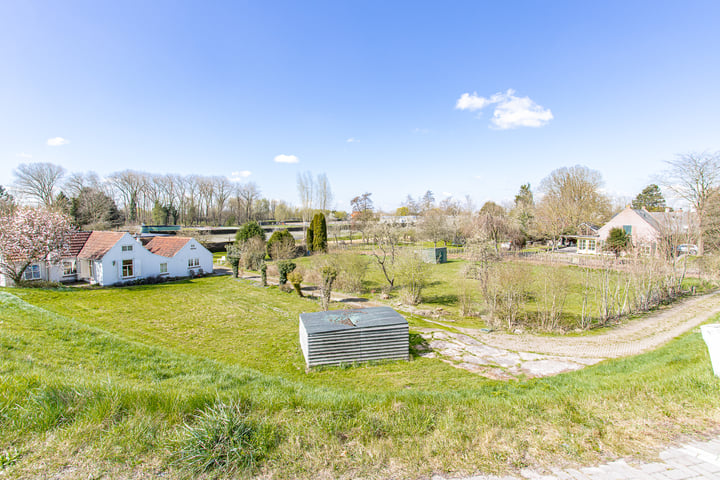 Maasdijk 15 in Wijk en Aalburg