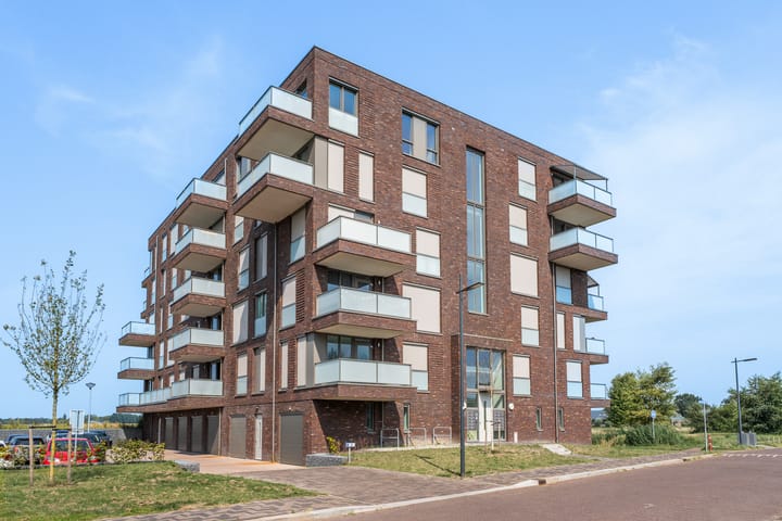 Maasdijk 337 in Breda foto