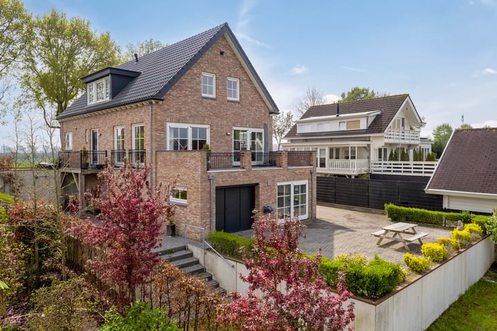 Maasdijk 35a in Hedel foto