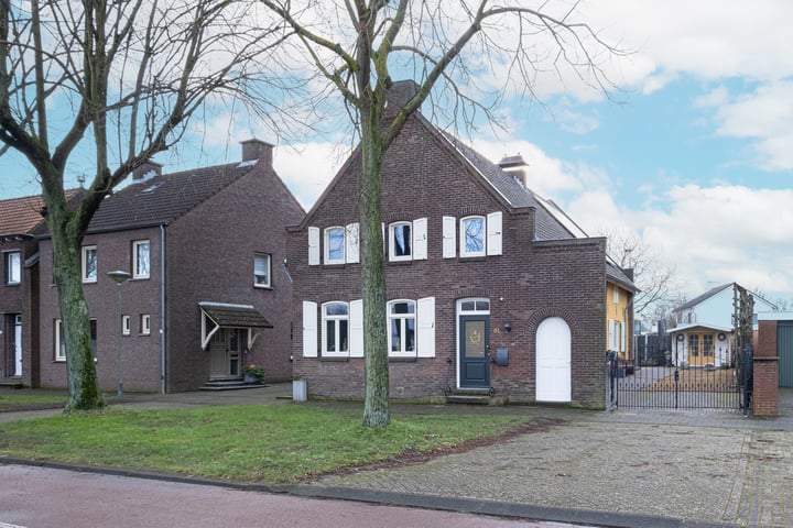 Maasheuvel 51 in Roosteren foto