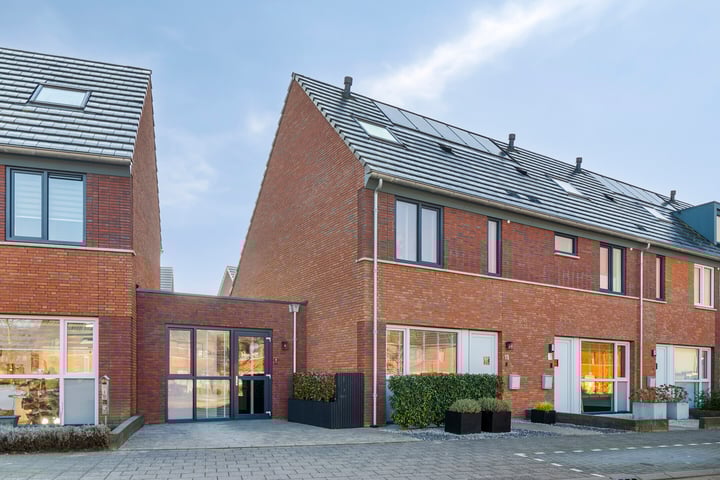 Maaslandsingel 15 in Etten-Leur foto