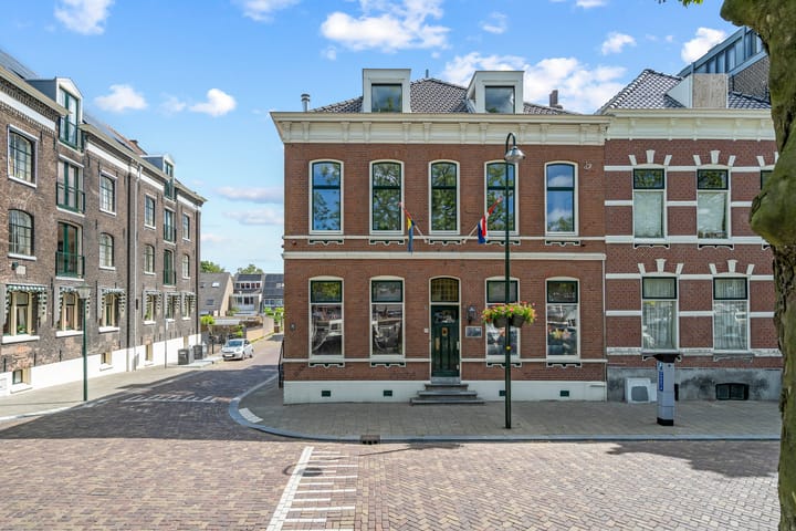 Maasstraat 2 in Vlaardingen foto