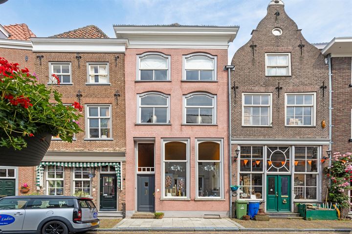 Maasstraat 9 in Grave foto