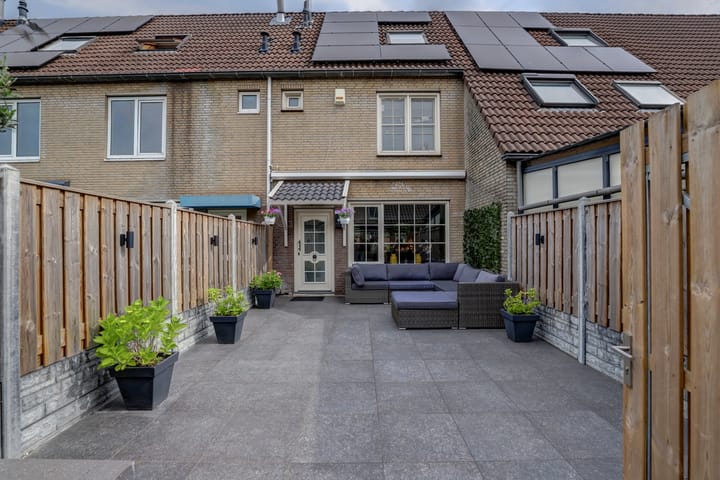 Madelief 40 in Hoogvliet Rotterdam foto
