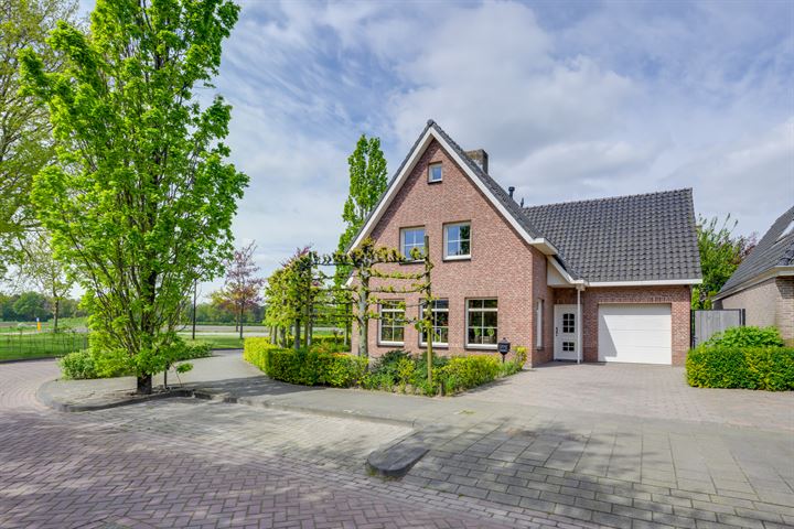 Madelieflaan 1 in Hoeven foto