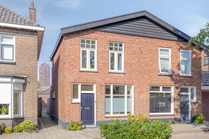 Madoerastraat 43 in Enschede foto