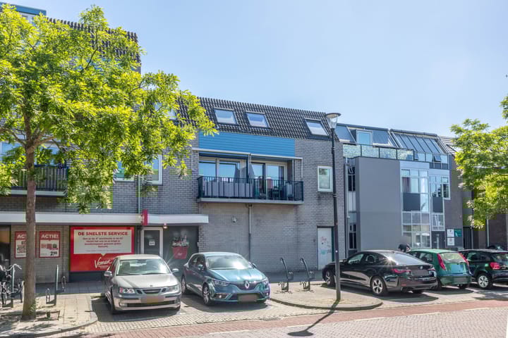 Maerten van Heemskerckstraat 13E in Heemskerk foto