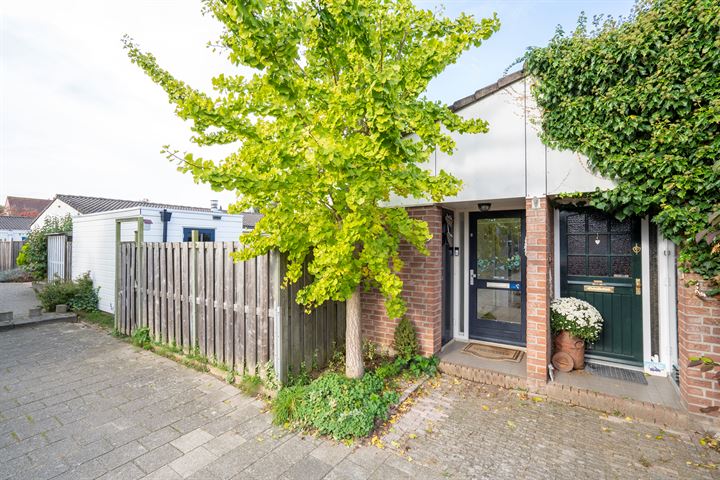 Magnoliahof 8 in Papendrecht foto