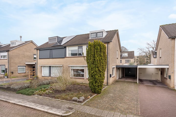 Mahlerstraat 12 in Almelo foto
