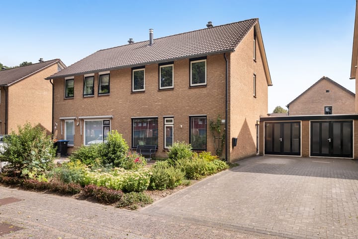 Majoraan 33 in Dronten foto