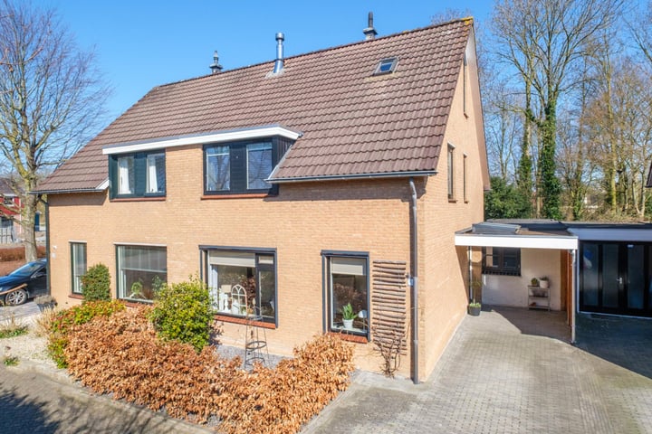 Majoraan 36 in Dronten foto
